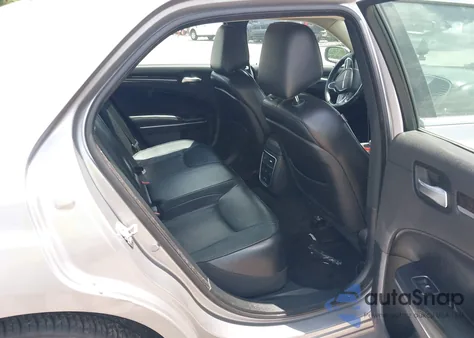 2017 Chrysler 300C z USA, uszkodzony, nr VIN 2C3CCAEG7HH667871